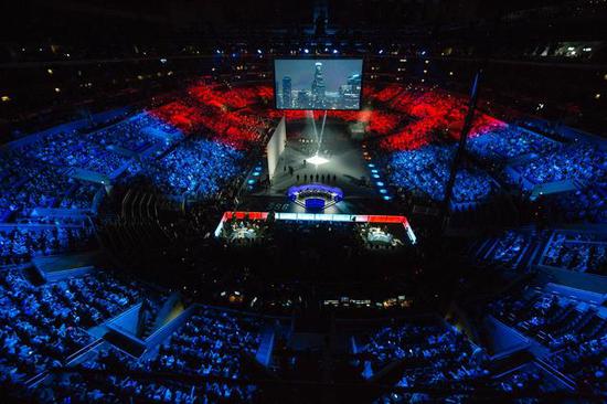 LPL前英文流解说Kitty晒照：昨晚二路直播的look～