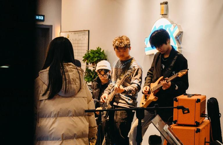 谁在第26分钟被速推了？ HOYA 在对局中击杀了 bin ， ThunderTalk Gaming 主导了比赛，将 Bilibili Gaming 送入了败者组