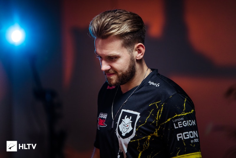 外媒更新2022夏季赛第十一周的全球战队战力排行。 GENG夺冠第一！