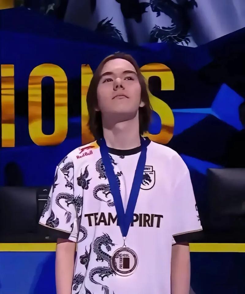 狙击手开火， Derke 取得了五杀！VIT 1-0 T1