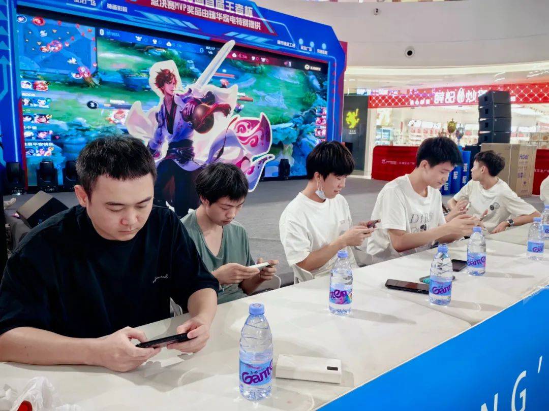 JDG赛后群访 左手最想在S赛交手Faker Kanavi预测决赛再战BLG